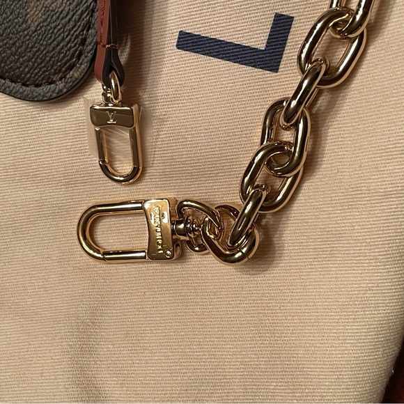 Never Used Louis Vuitton Loop Hobo Monogram Shoulder Bag with Accessories! - Picture 10 of 11
